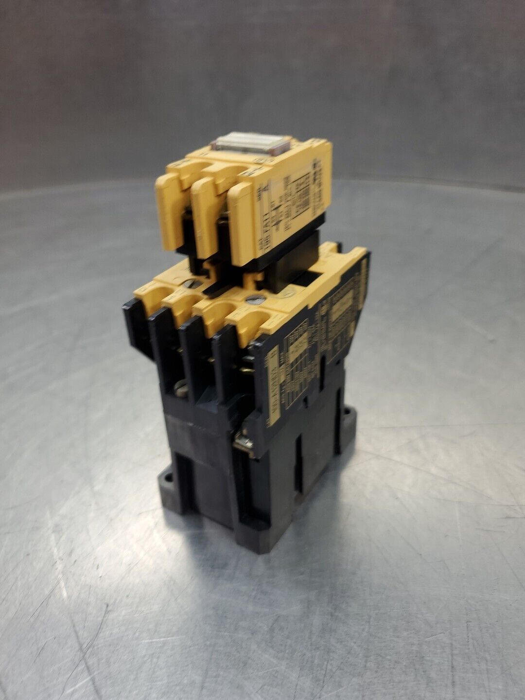 Allen-Bradley 100-A12ND3/B Overload Relay w/195-FA11 Contact.              4D-32