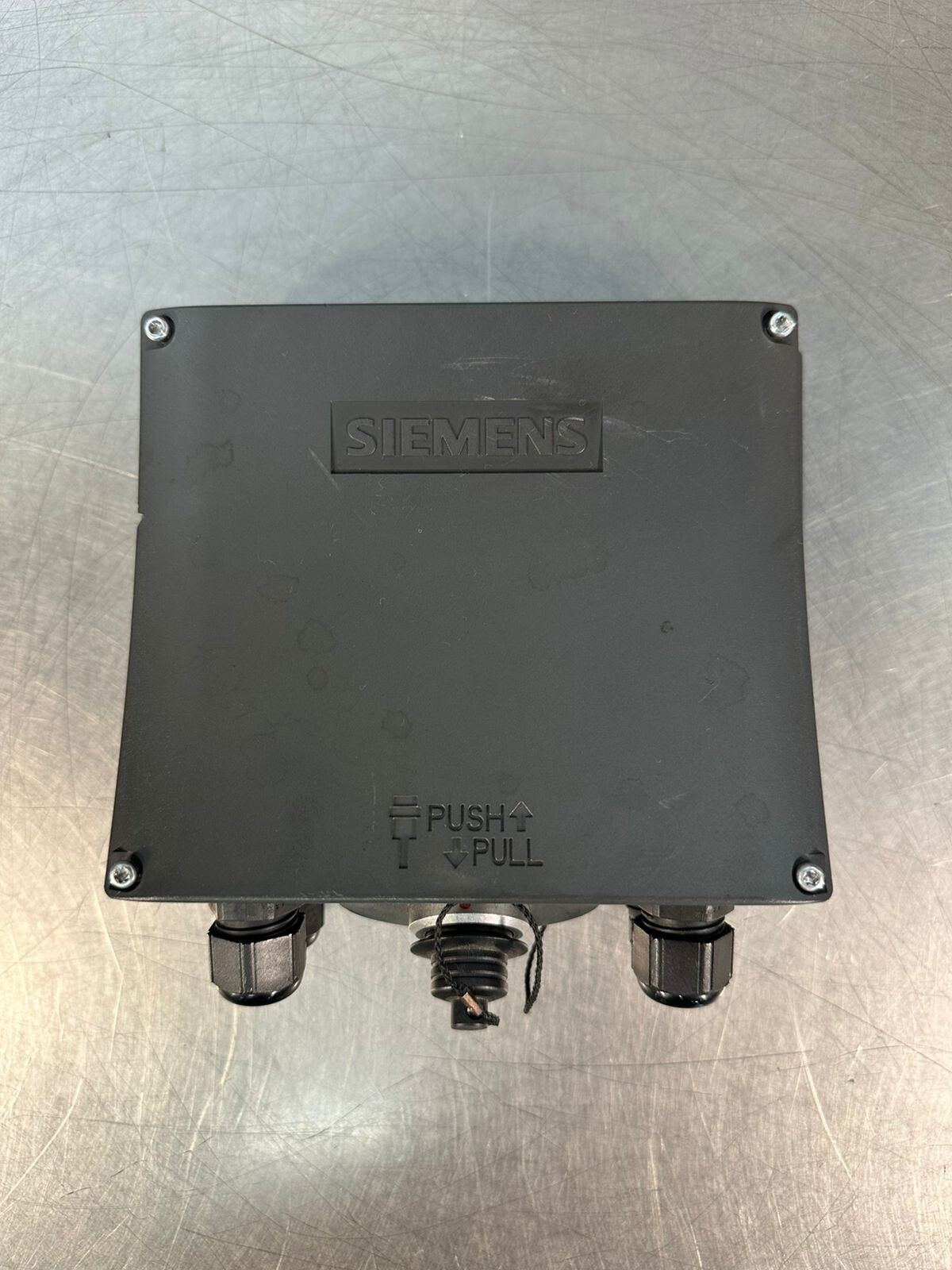 Siemens 6AV6 671-5AE10-0AX0 Connectivity Box DB Plus 24Vdc (4.4.4)
