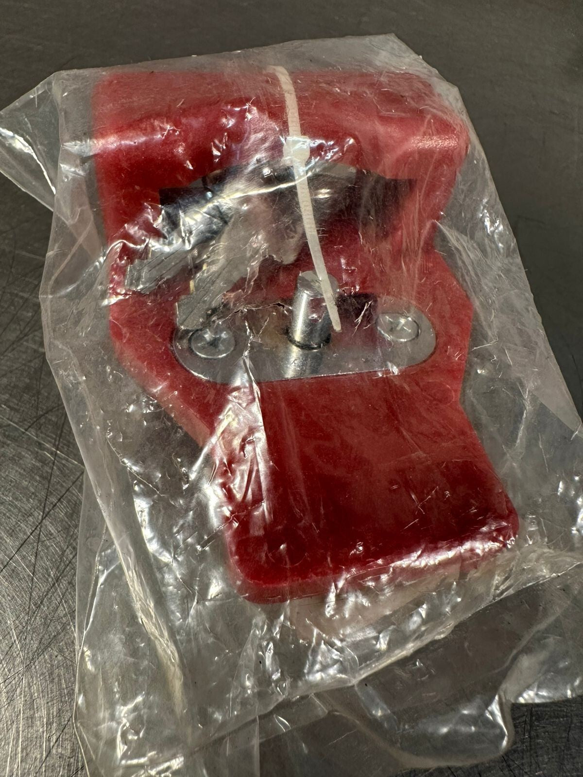Gladhand Lock Plastic Alike Key YOH69-5  NEW                       (7.2.4)