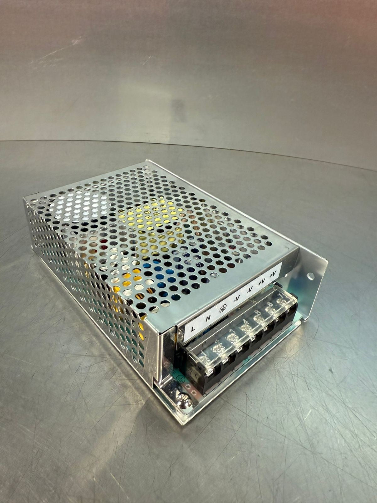 Xp Power VCS100US24 AC/DC Out. 24V 4.17A   Inp. 100-240V    (3.4.4)