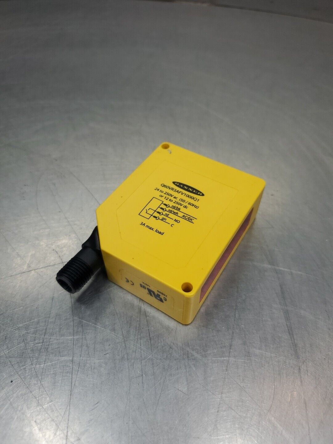 Banner Engineering Q60VR3AFV1000Q1 Adjustable Field Sensor.                5D-15