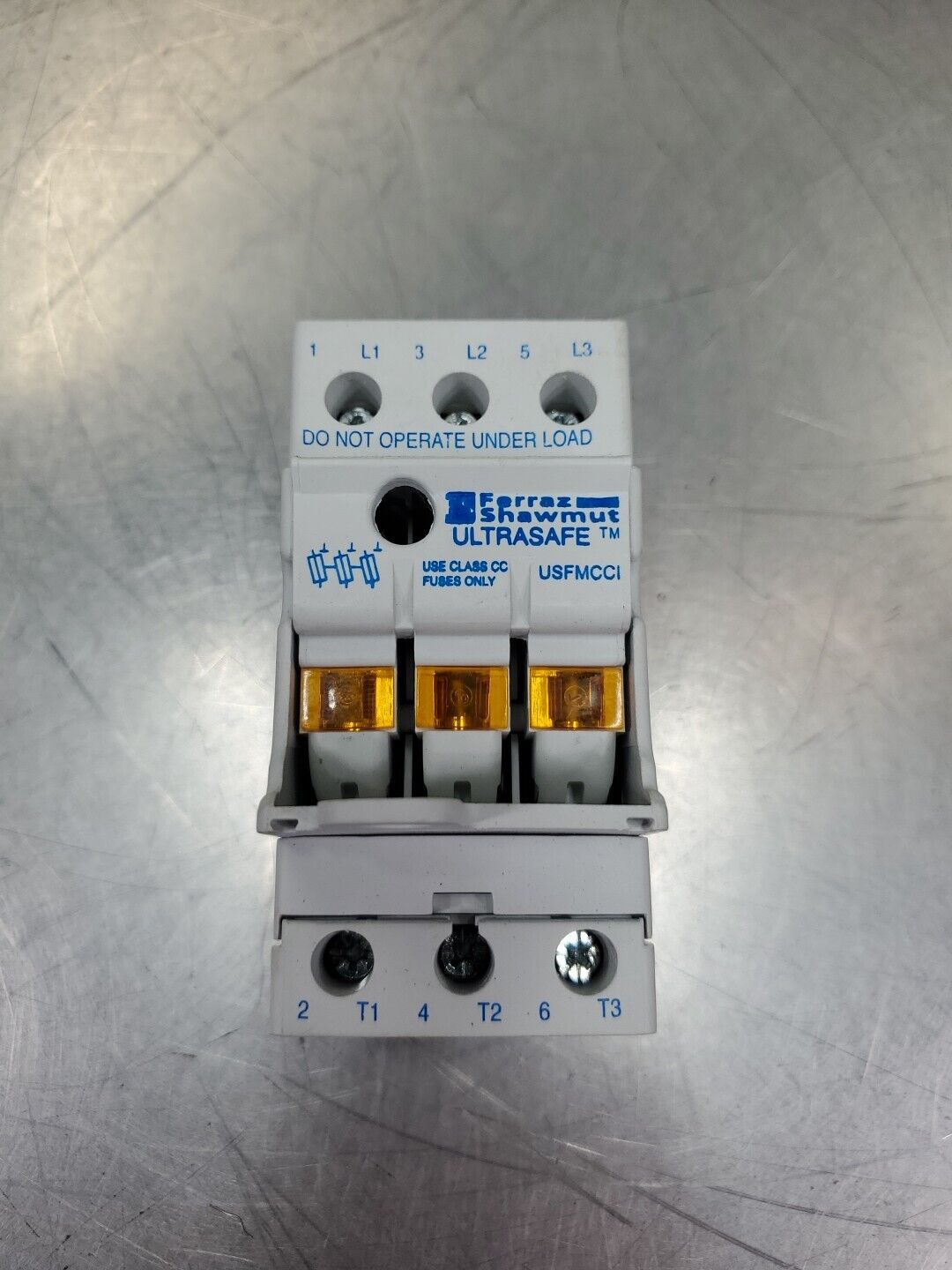 FERRAZ SHAMUT UltraSafe USFMCCI 30AMP 600V 3-FUSE Block.                   4D-36