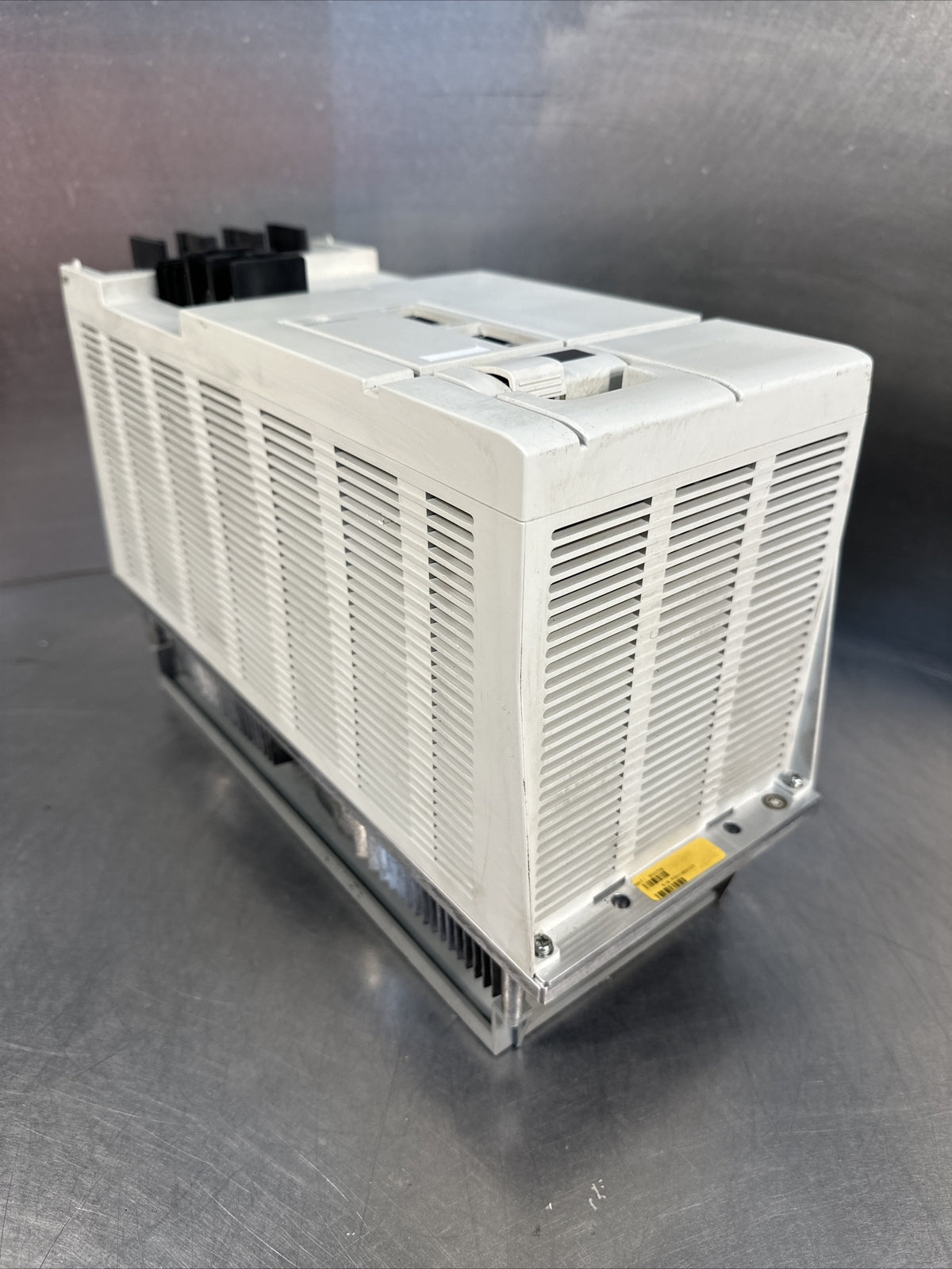Mitsubishi Electric MDS-C1-CV-300 Servo 30kW 144A 200-230VAC 3Phase ( BIN-3.3.3)