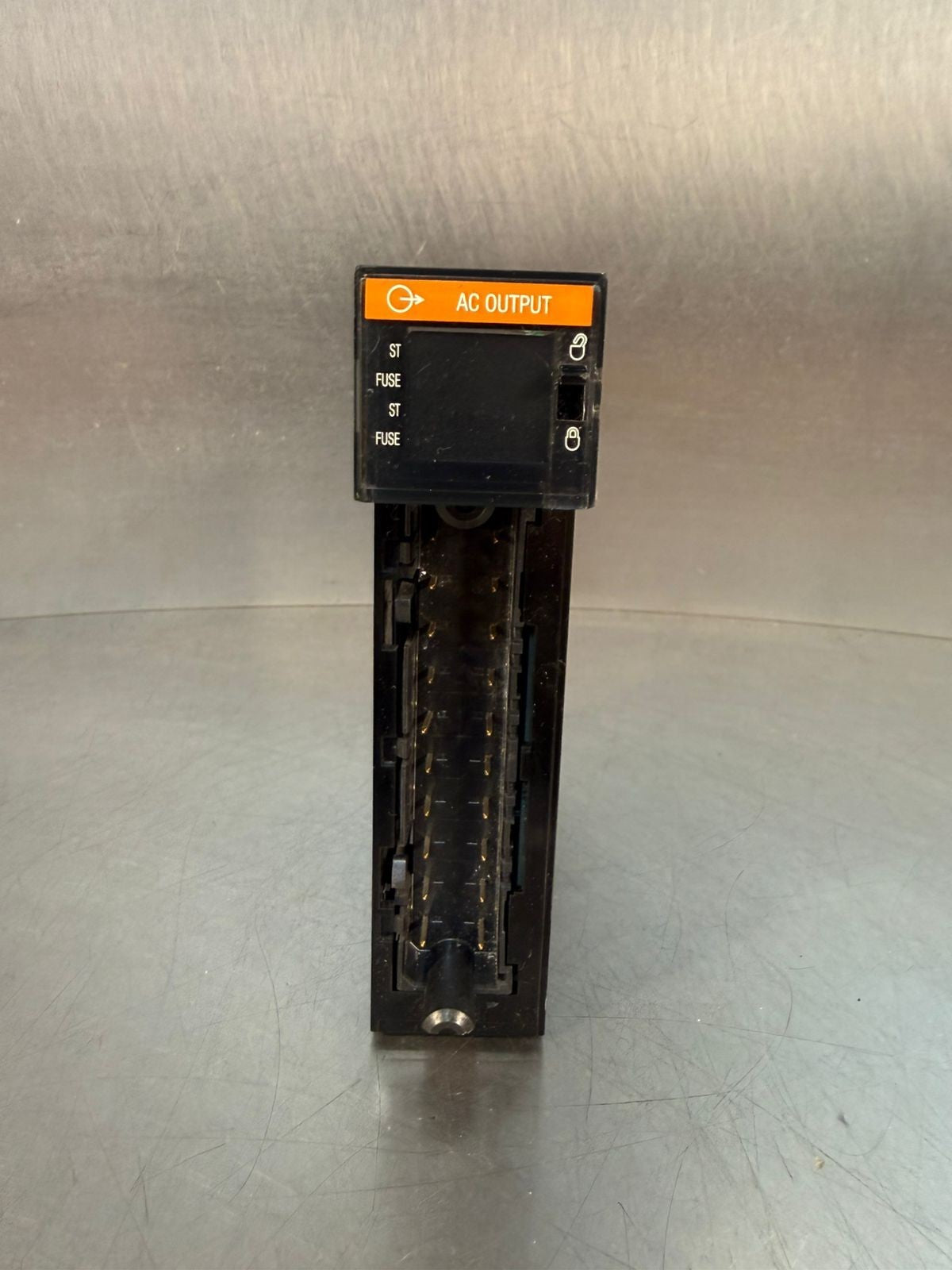 Allen Bradley 1756-OA16 /A Output Module 96252079  1756-0A16       (3.1.1)