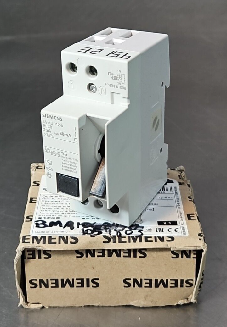 Siemens 5SM3 312-0  Circuit Breaker                                    (BIN423)