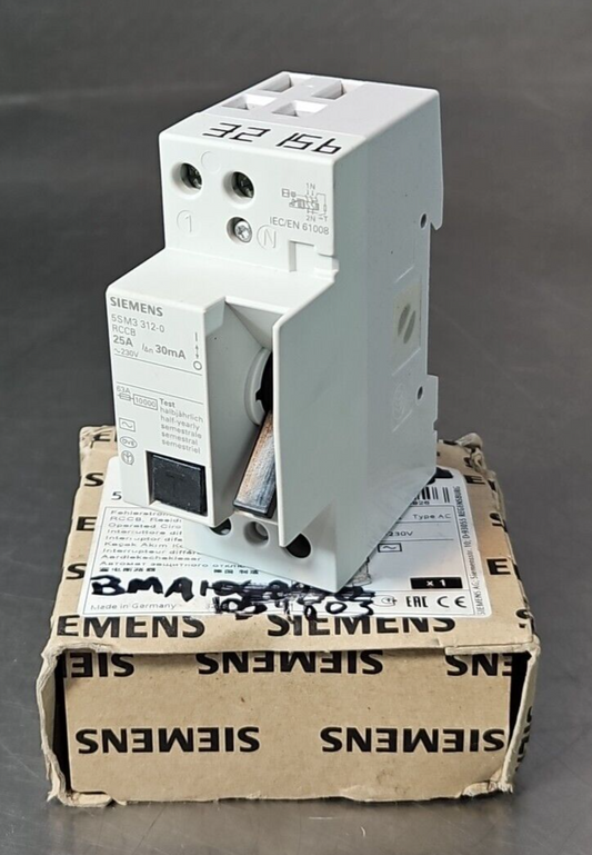 Siemens 5SM3 312-0  Circuit Breaker                                    (BIN423)