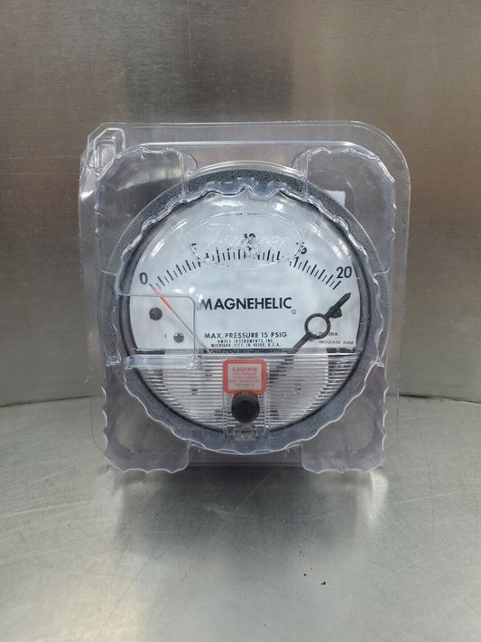 Dwyer Magnehelic W02AB SW Pressure Gauge, 0-20 INCHES OF WATER.            6B-11