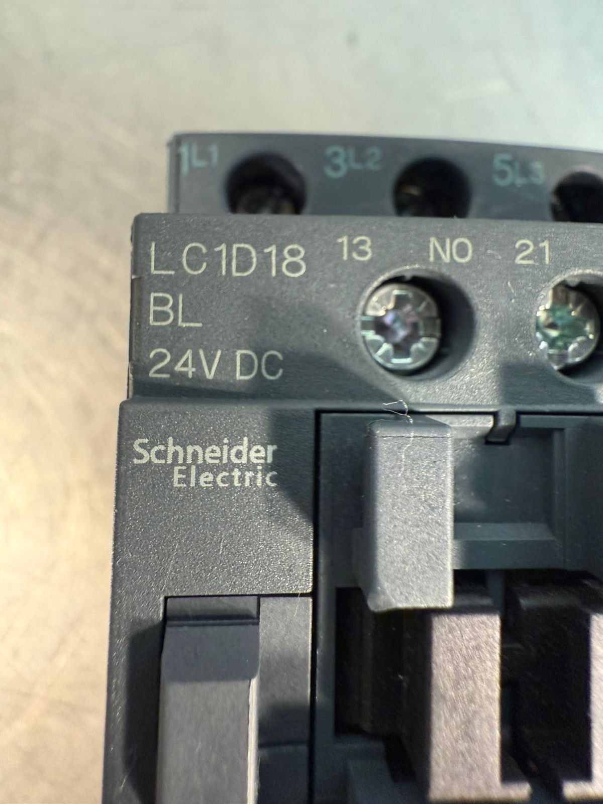 Schneider LC1D18-BL Contactor 24VDC LC1D18BL                     (2.1.5)