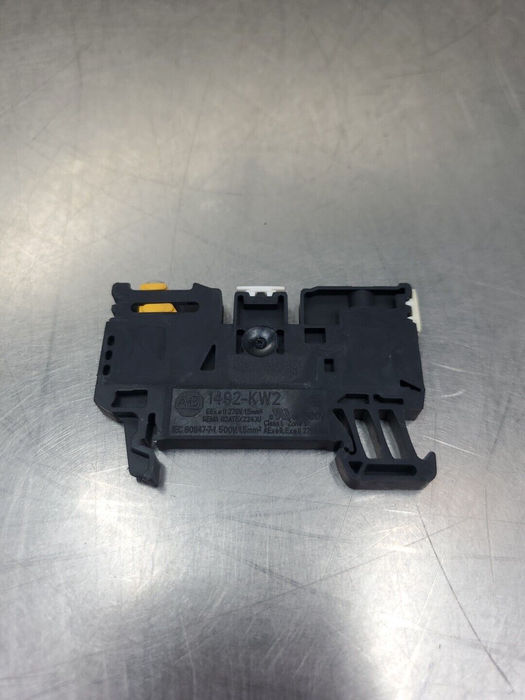 ALLEN BRADLEY 1492-KW2 300V Connector Module, Black.                       4B-43