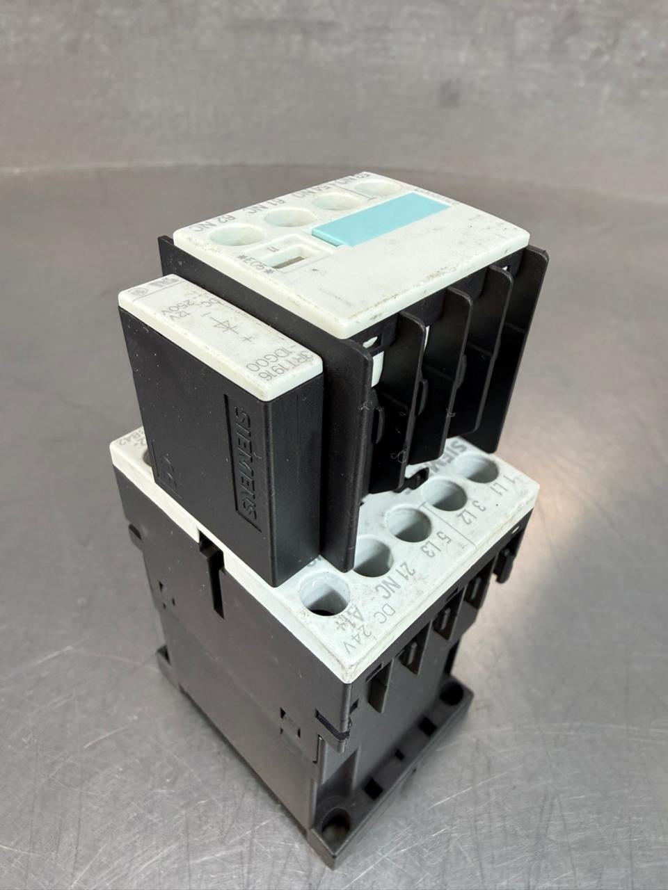 Siemens 3ZX1012-0RH11-1AA1 w/ 3RH1911-1MA11 Contactor              (9.3.2)