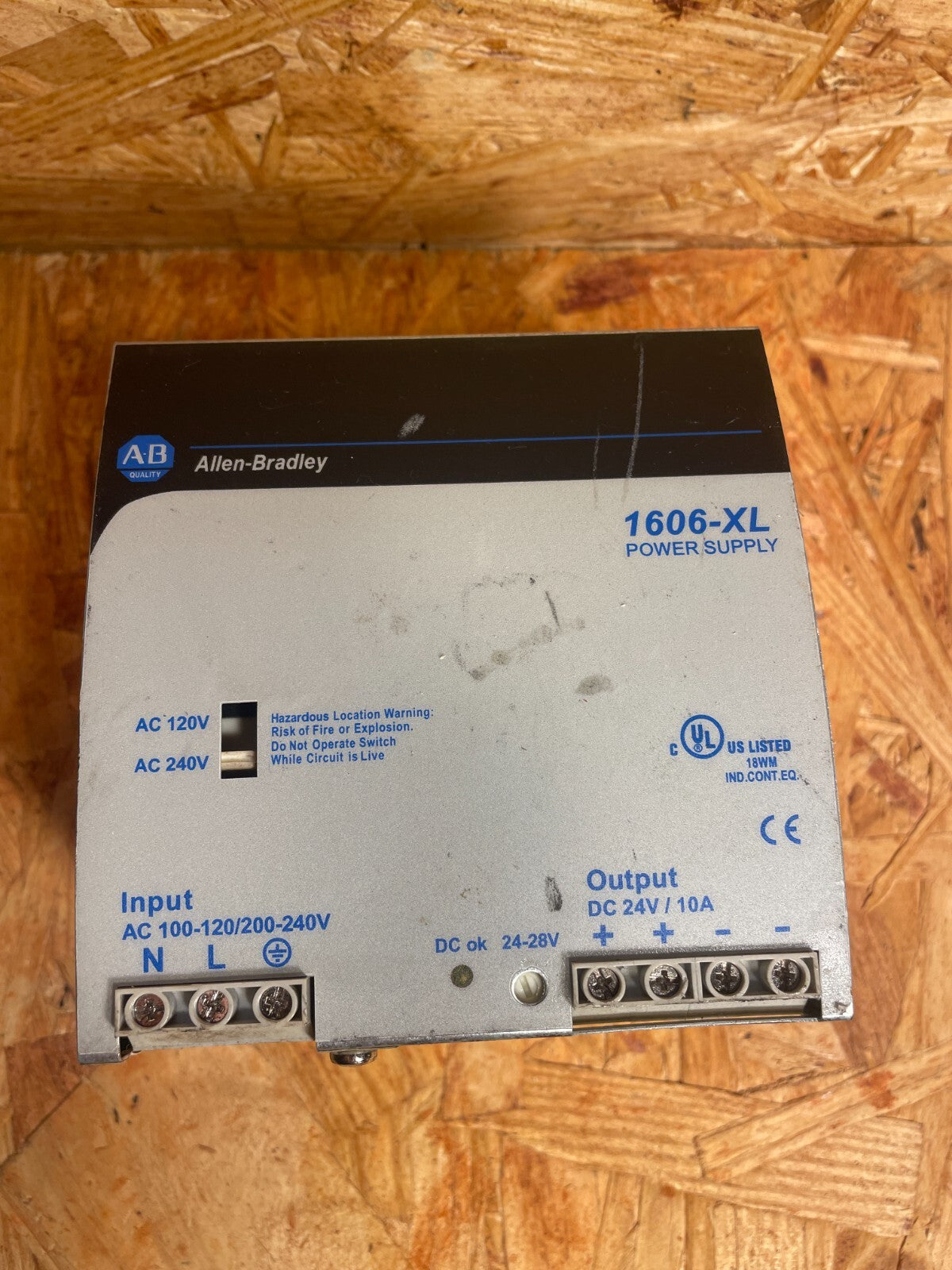 Allen-Bradley 1606-XL240E 24-28 VDC 10-A 240-W 1-Phase Power Supply @1E
