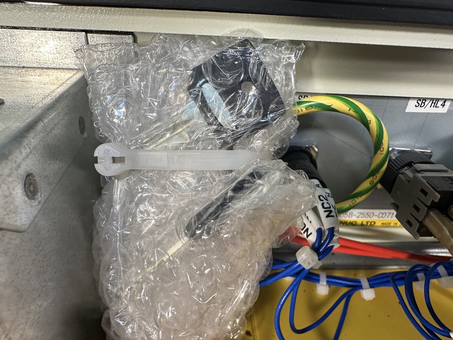 R-30ia Controller A05B-2551-B160 (Fanuc 200ic Industrial Robot)      (BIN-1.6.5)