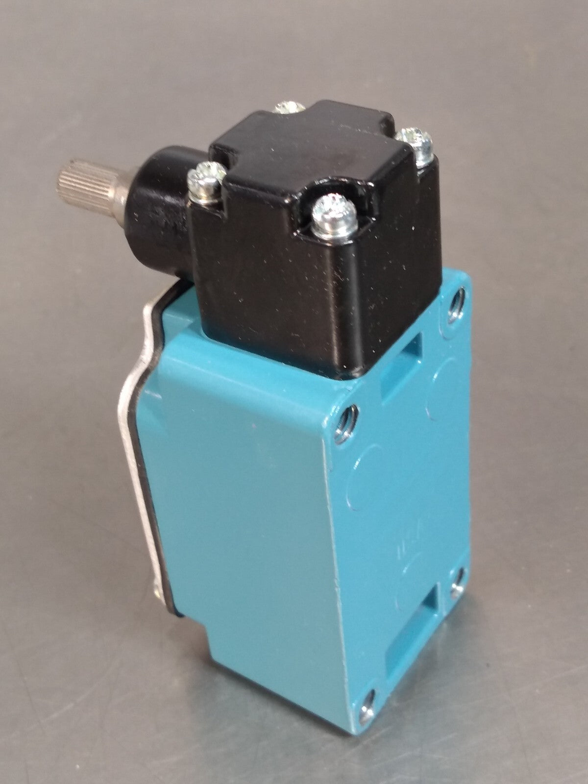 47704800