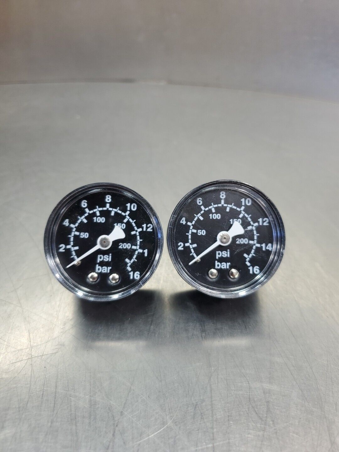 Air Pressure/Hydraulic Gauge, 200 PSI 2" Face, Back Mount 1/2 NPT.          6E-7