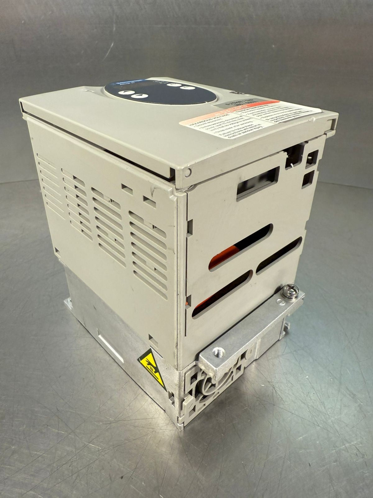 Telemecanique Altivar 31 ATV31H075N4 0,75kW/1HP                   (2.1.5)