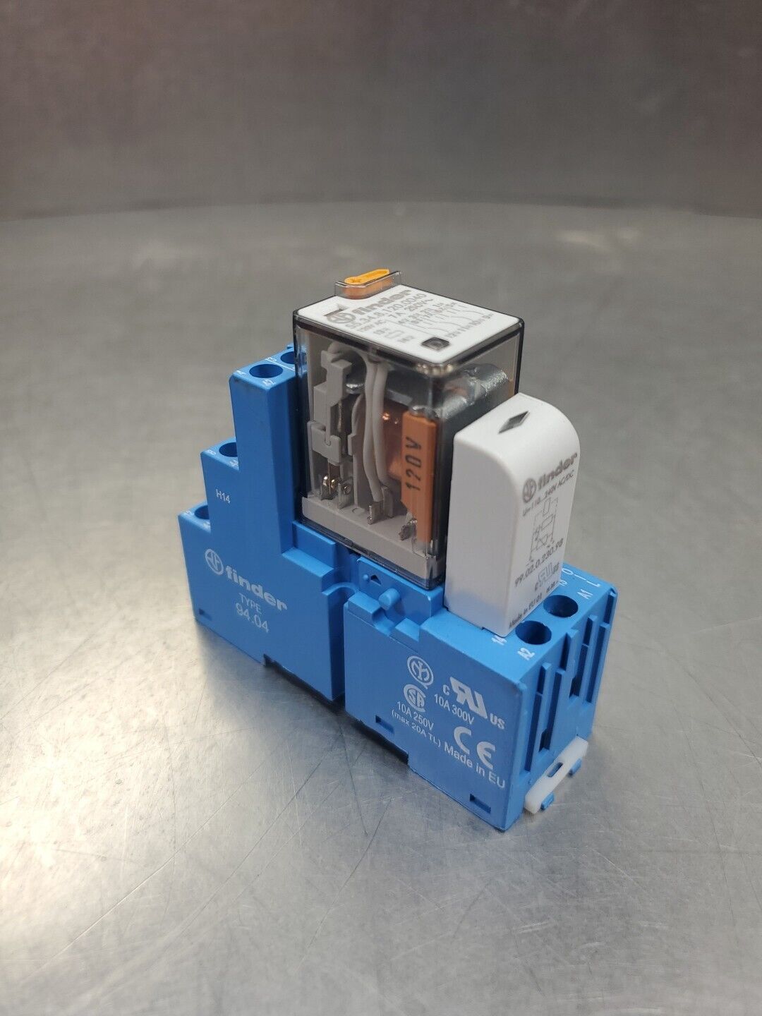 FINDER 55.34.8.120.0040 7A Relay w/94.04 Base & 99.02.0.230.98.            4D-32