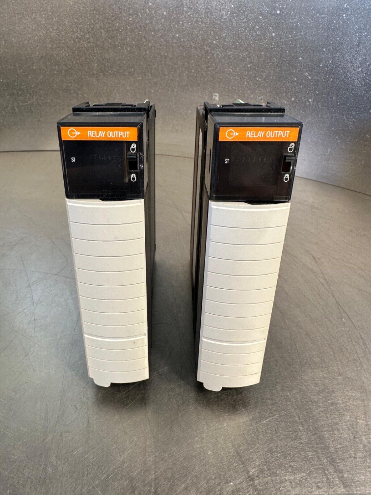 Allen Bradley Digital Relay Module  1756-OX8I /A (3C-31)