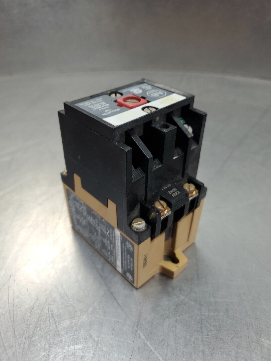 ALLEN BRADLEY 700-P000A22 SER B AC CONTROL RELAY.                          4D-31
