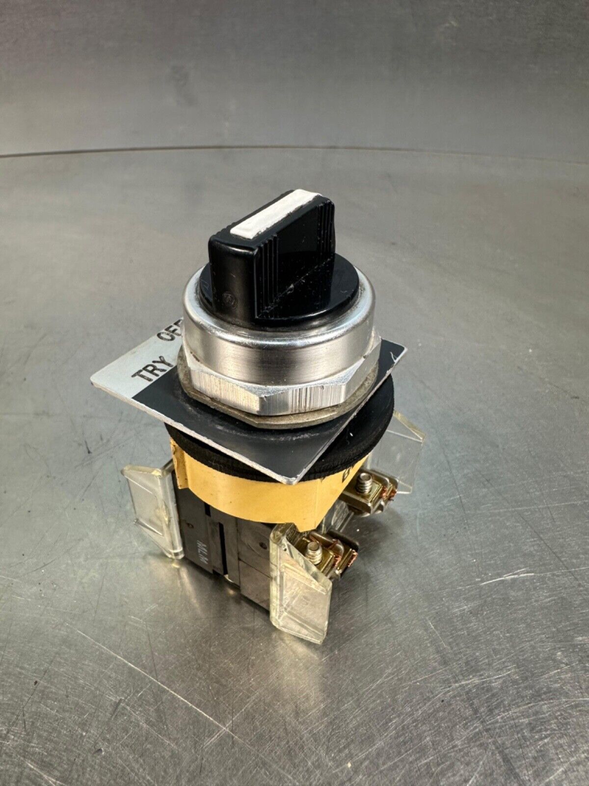 Allen Bradley 800T-J2KE7 Ser. N Seletor Switch 3 Position 800t-Xa/D(4C-39)