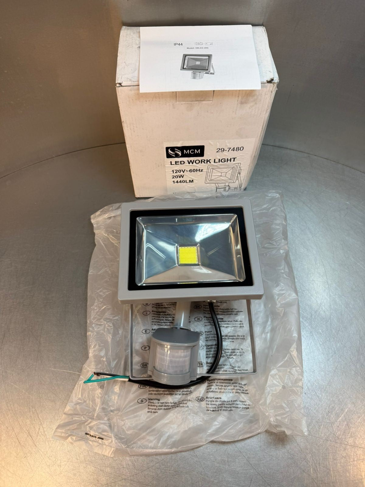 Mcm Led Work light 29-7480  120V~60Hz 20W 1440LM (6.5.1)