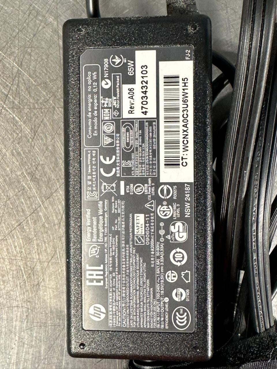 Hp 677774-001 693711-001 PA-1650-32HJ AC Power Adapter 19.5V 3.33A (2.3.1)
