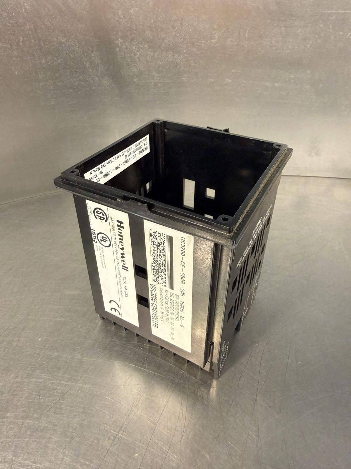 Honeywell Udc3200 DC3200-CE-2B0R-200-10000-EC-0 Case Only     (4.1.3)