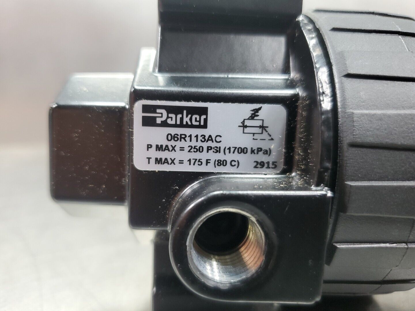 PARKER 06R113AC AIR PRESSURE REGULAtTOR.                                    6E-3