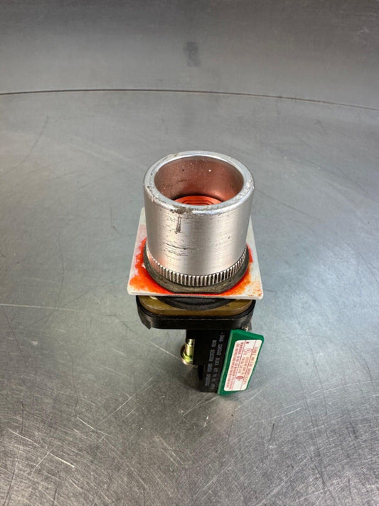 Ma-856 Allen Bradley - Red  Pushbutton 800T-B6 Ser. N (4c-40)