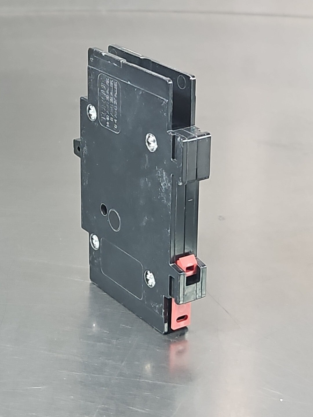 Eaton QCR1010 1 Pole 10 Amp 120/240 V Circuit Breaker     (BIN3.4.4)