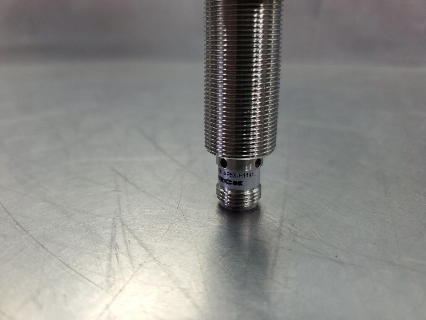 Turck BI8-M18E-AP6X-H1141 10-30VDC 200mA Proximity Sensor.                 5E-19