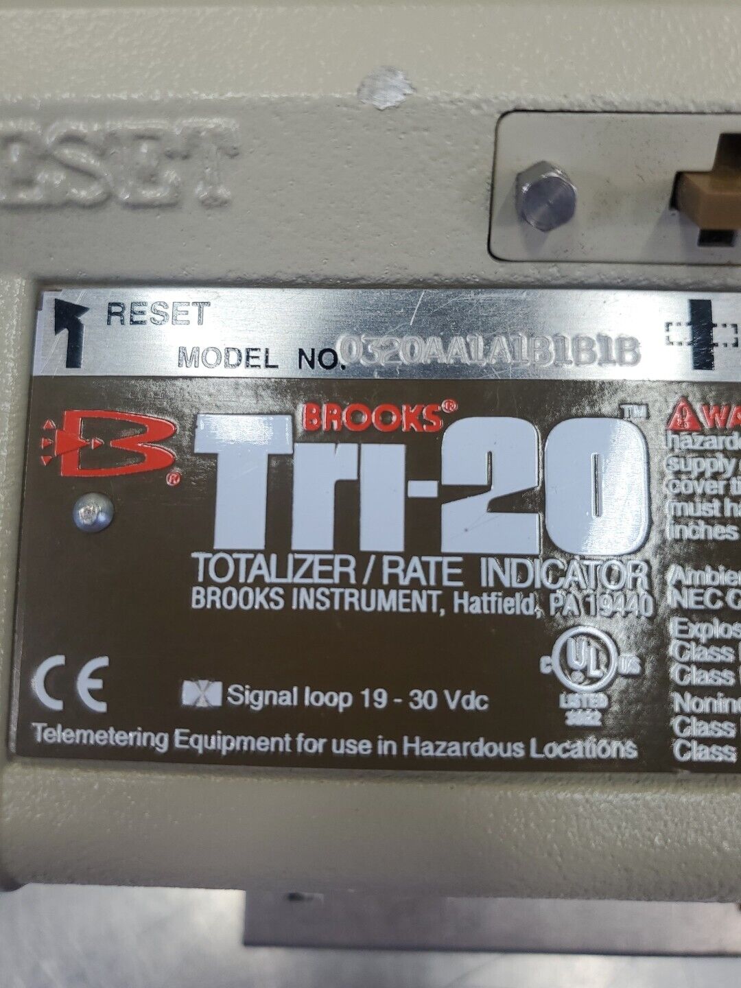 BROOKS Tri-20 Totalizer/Rate Indicator, 0320AA1A1B1B1B, 19-30VDC.             2D