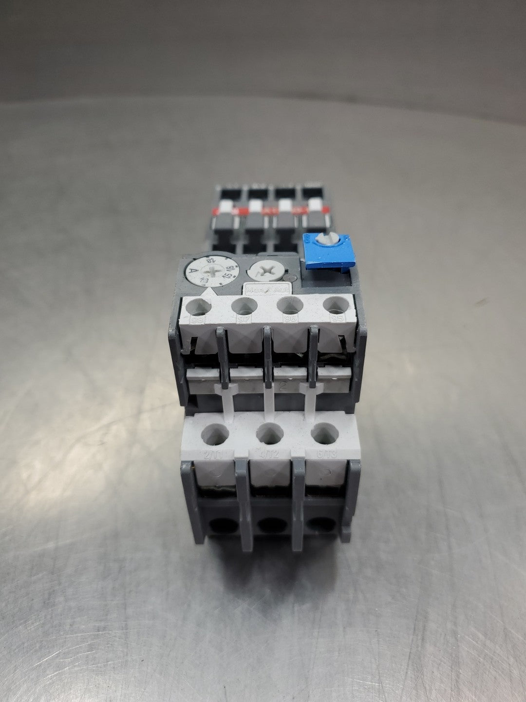 47085318