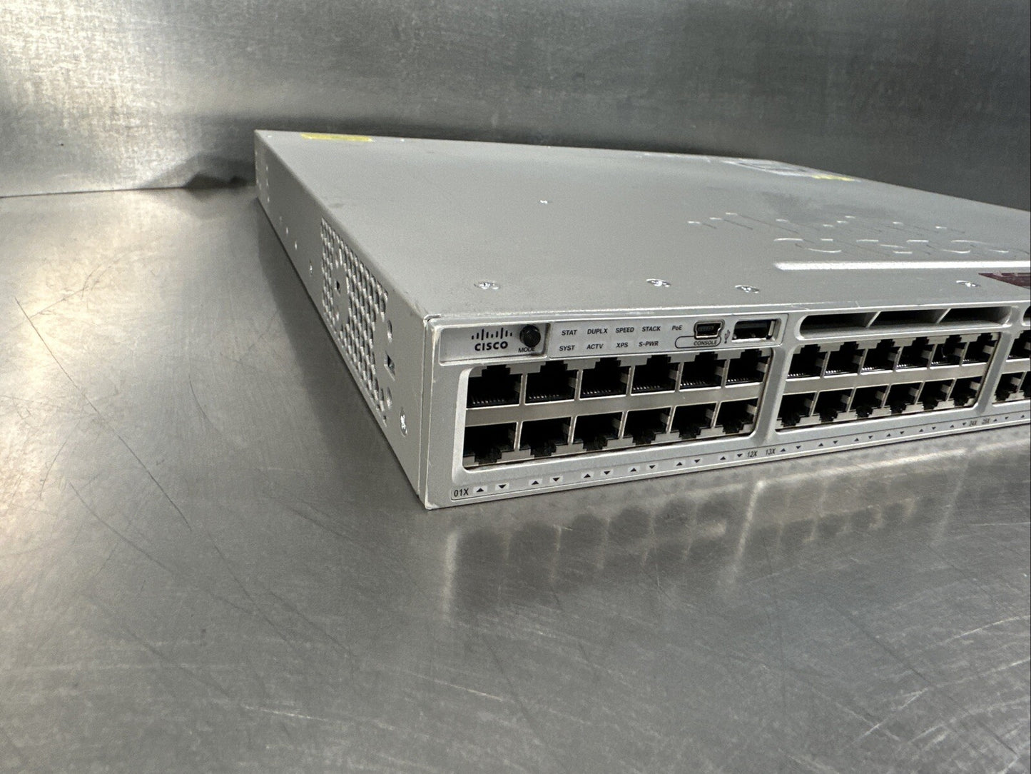 Cisco Catalyst WS-C3850-48P-S Switch 48 Port Gigabit PoE+ 715W Sing P (5.2.1)