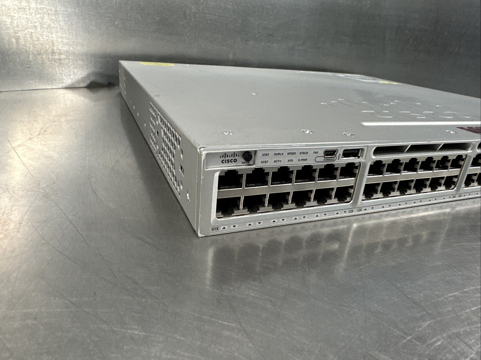 Cisco Catalyst WS-C3850-48P-S Switch 48 Port Gigabit PoE+ 715W Sing P (5.2.1)