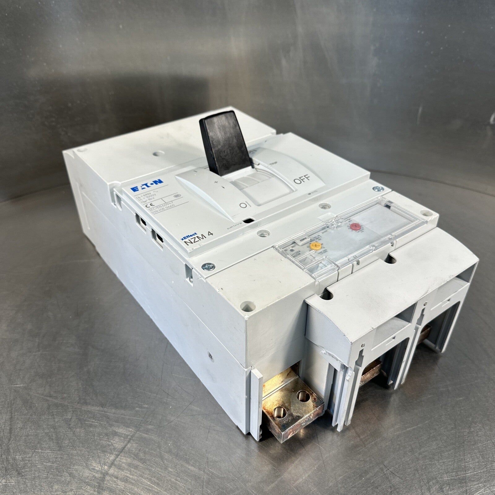 EATON NZM 4 Circuit Breaker NZMH4-AE-VE (BIN-2.5.5)