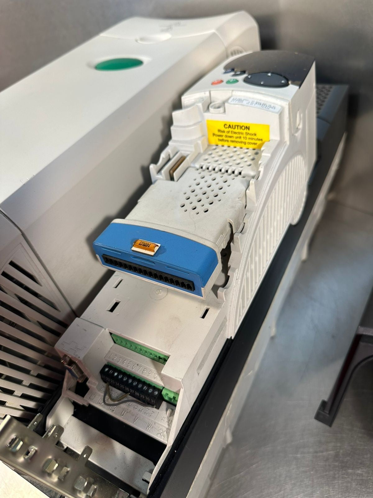 Leroyy Somer Unidrive SP4402 37/45Kw I/P 380-480V 50-60Hz 3Ph    (10.6.5)