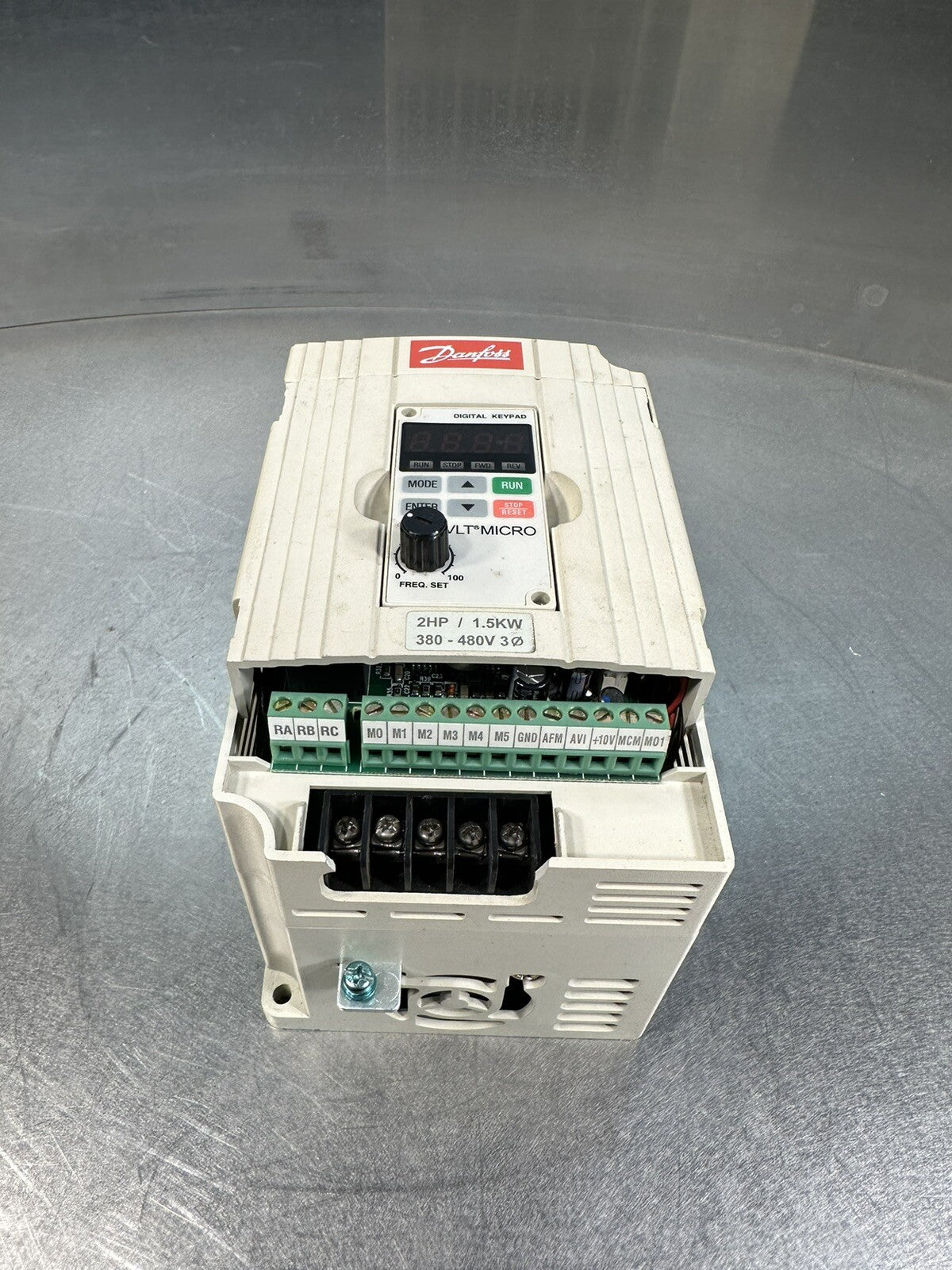 DANFOSS 176F7313 2HP 460V AC DRIVE (BIN-1.1.3)