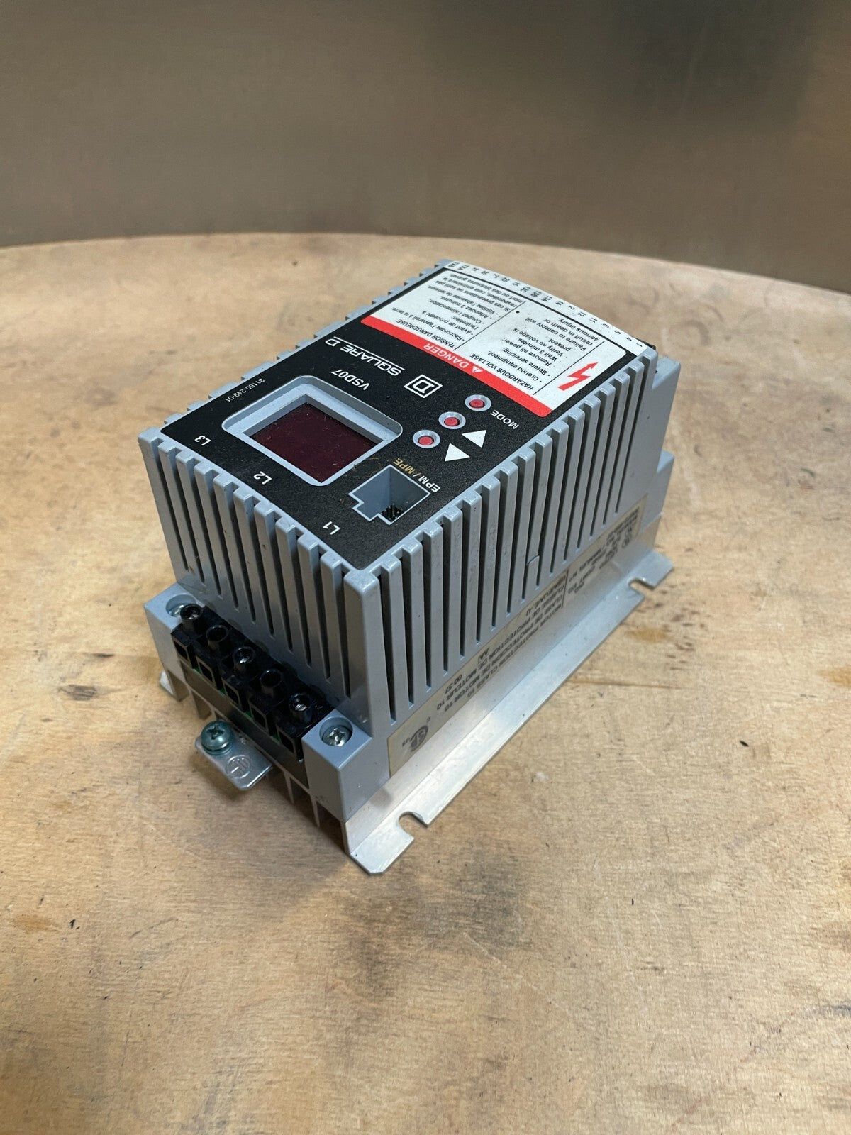 Square D VSD07 Black & Gray 2HP/0.3Kw 460 Volt Speed Drive Controller(BIN 4.4.3)