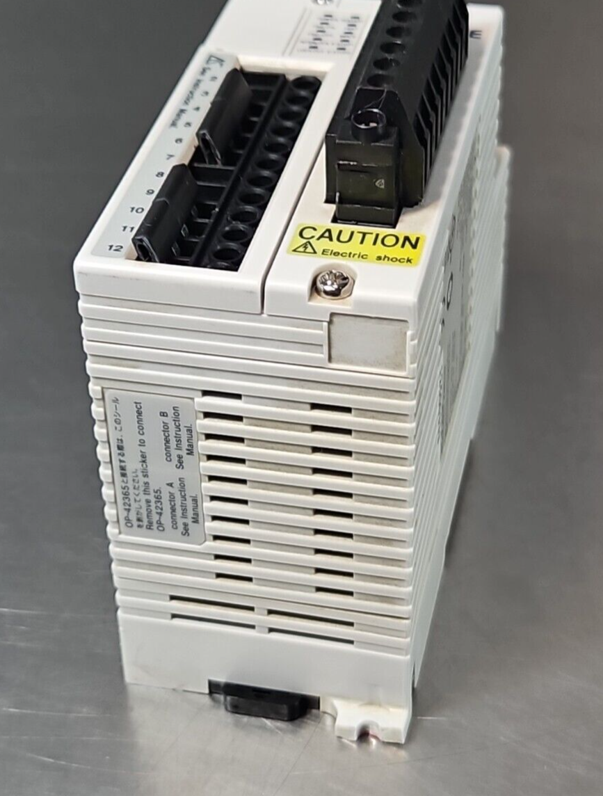 Keyence SL-R11 Safety Control Unit 24VDC 150mA Type 4      (BIN3.4.4) 