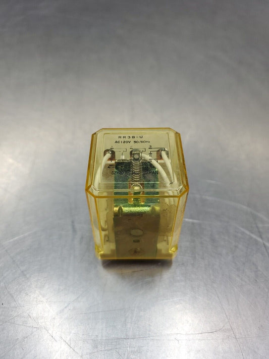 IDEC RR3B-U 120VAC 50/60Hz 10A Relay.                                      4D-26