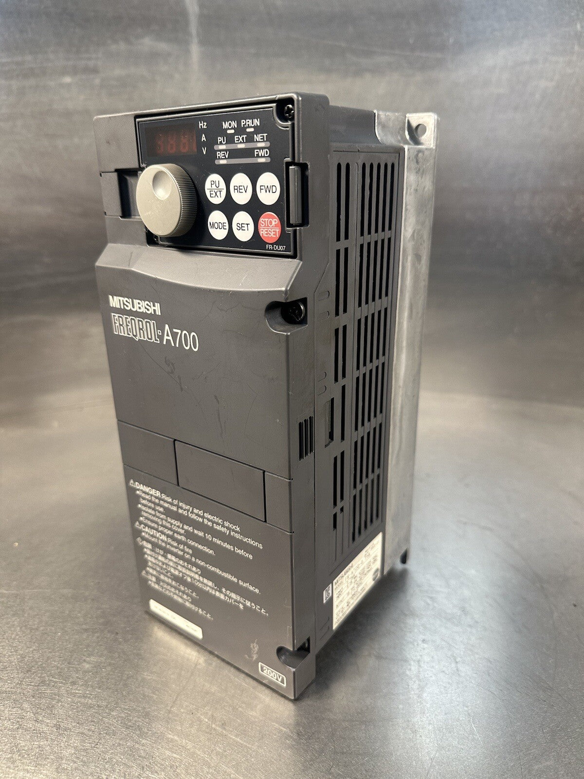 Mitsubishi ￼FR-A720-0.75K (BIN-1.2.4)