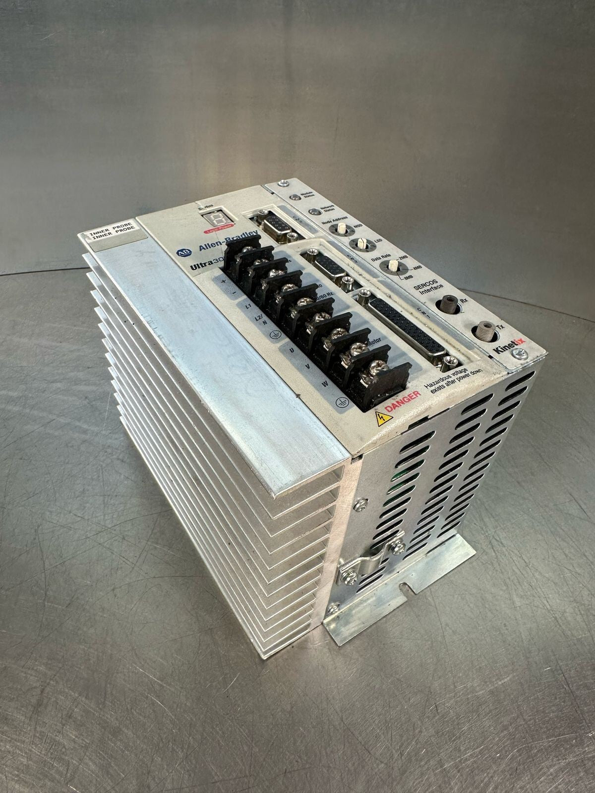 Allen-Bradley 2098-DSD-010-SE /C 120/240Vac Ultra 3000 (7.5.1)