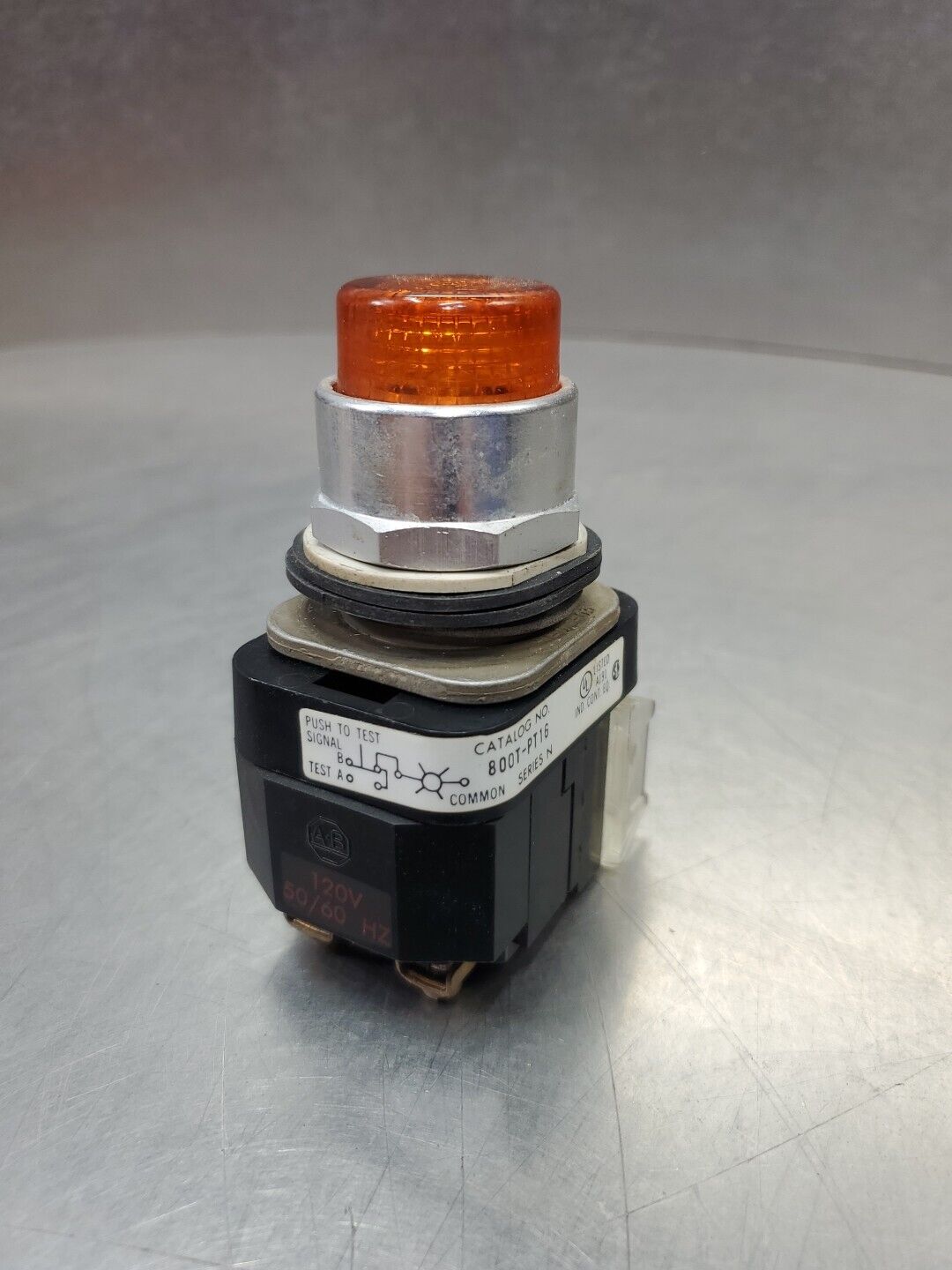 ALLEN BRADLEY 800T-PT16 SER N AMBER PUSHBUTTON SWITCH.                      4D-8