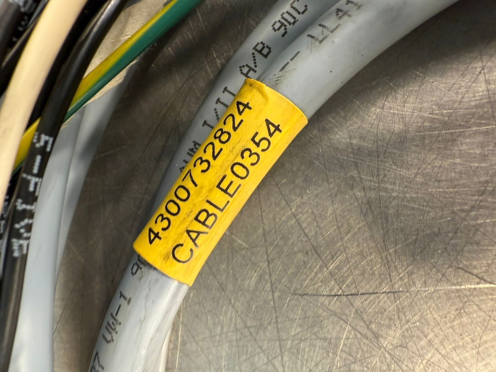 Amphenol Industrial MIL-DTL-5015 connector W/ Cable 0354      (4.5.5)