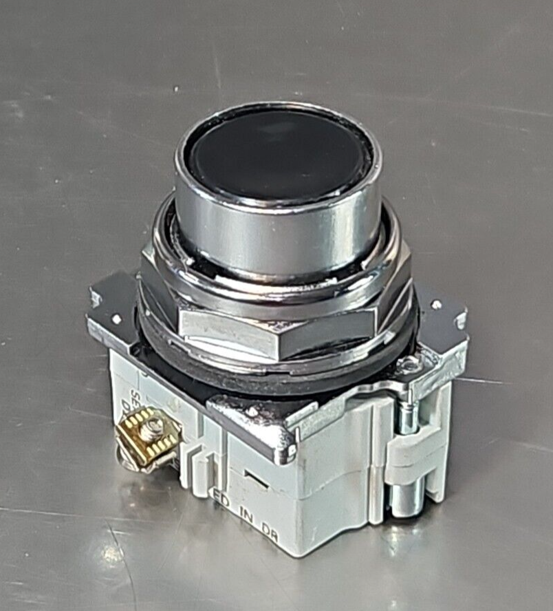 Eaton 10250T23B Ser B1 Push button w/1 cont. blk.                        Loc4D31