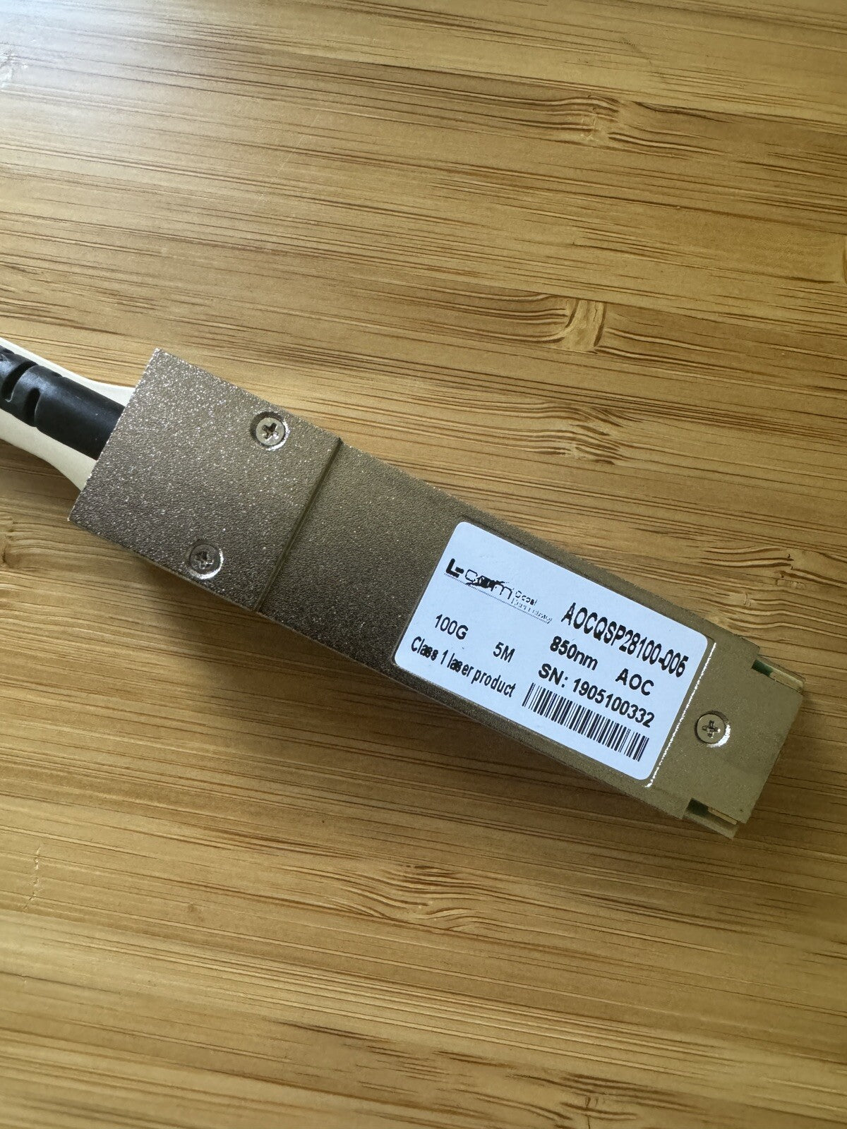Active Optical Cable Breakout QSFP28 100Gbps to 4x28G SFP28/5M (BIN461)