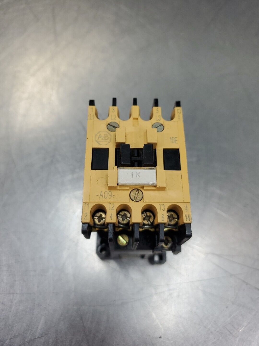 Allen Bradley 100-A09NA3/B Contactor Relay, 3-Pole, 9A, 240VAC Coil.       4D-34