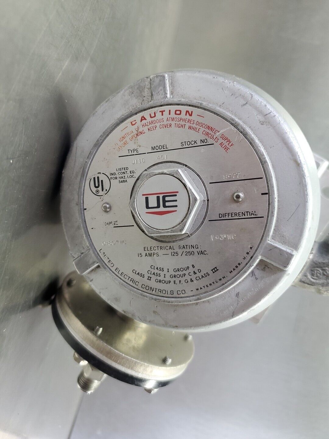 United Electric Controls J110 Model 451 Pressure Switch.                    6D-9