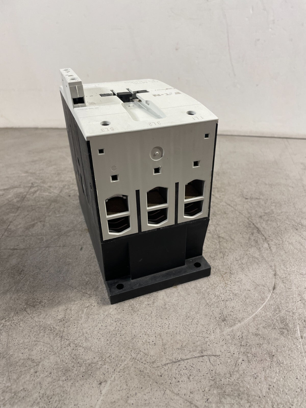 Eaton Dil M115 XTCE115G 24VDC coil 3 PHASE 50HP/230V 100HP/460V CONTACT @3.3.5