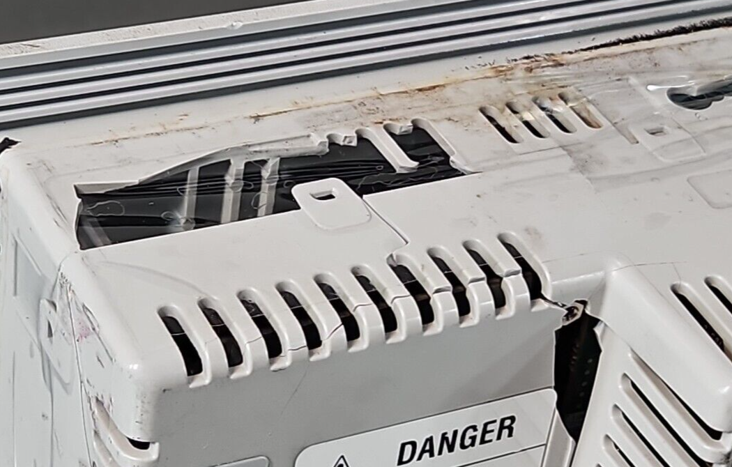 Allen Bradley 2711P-K4M20A Ser D Panel View 100-240VAC 50/60Hz (BIN2.5.4)